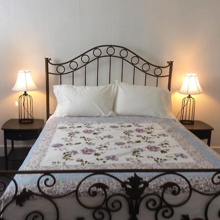 Отель Country Road House Clendenin Экстерьер фото